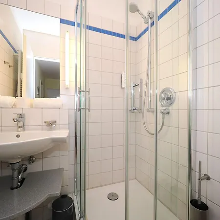 Lägenhet Kaiservillen - Mit 2 Schlafzimmern Und Balkon D202 *